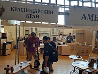 Краснодарские производители мебели представляют свою продукцию на выставке в Ялте