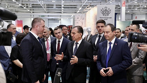 Вениамин Кондратьев пообщался с кубанскими производителями на международной выставке «UMIDS-2023»